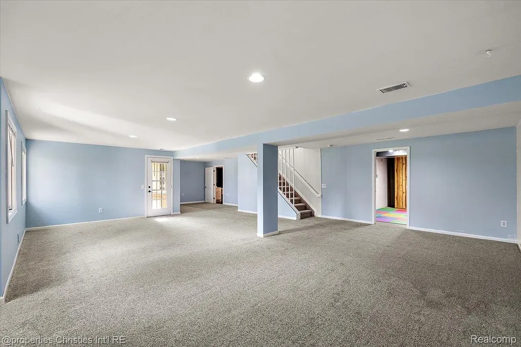 35052 Meadow Lane Farmington Hills City MI 48335