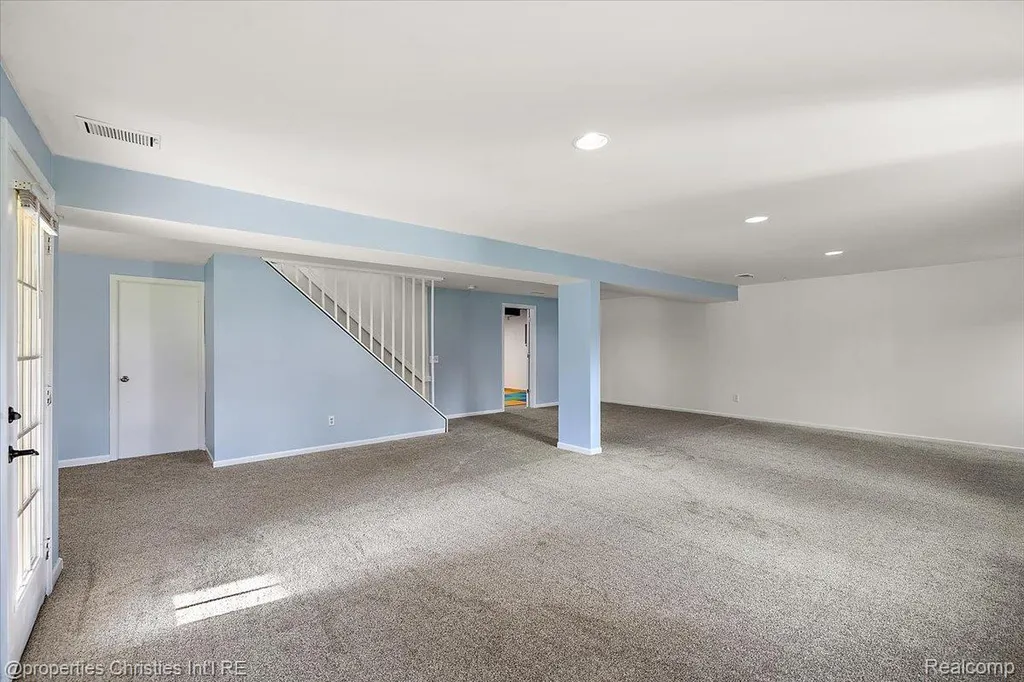 35052 Meadow Lane Farmington Hills City MI 48335