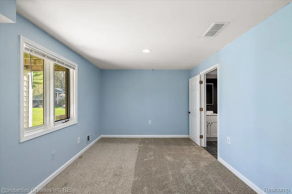 35052 Meadow Lane Farmington Hills City MI 48335