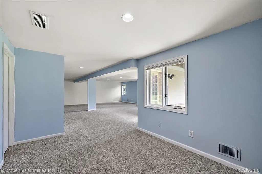 35052 Meadow Lane Farmington Hills City MI 48335