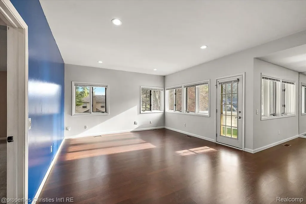35052 Meadow Lane Farmington Hills City MI 48335