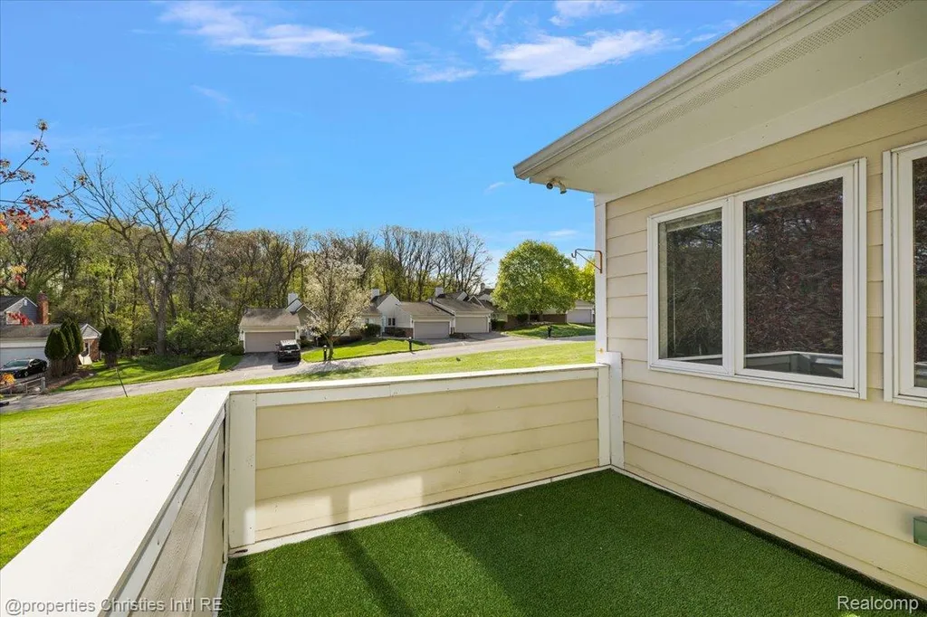 35052 Meadow Lane Farmington Hills City MI 48335