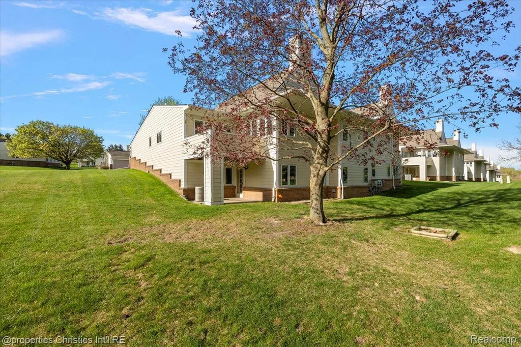 35052 Meadow Lane Farmington Hills City MI 48335