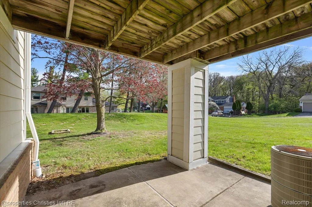 35052 Meadow Lane Farmington Hills City MI 48335