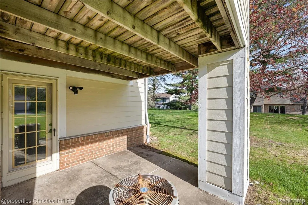 35052 Meadow Lane Farmington Hills City MI 48335