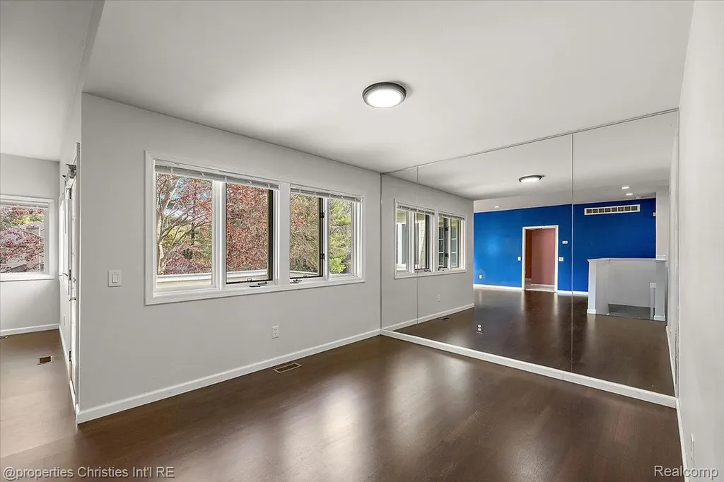 35052 Meadow Lane Farmington Hills City MI 48335