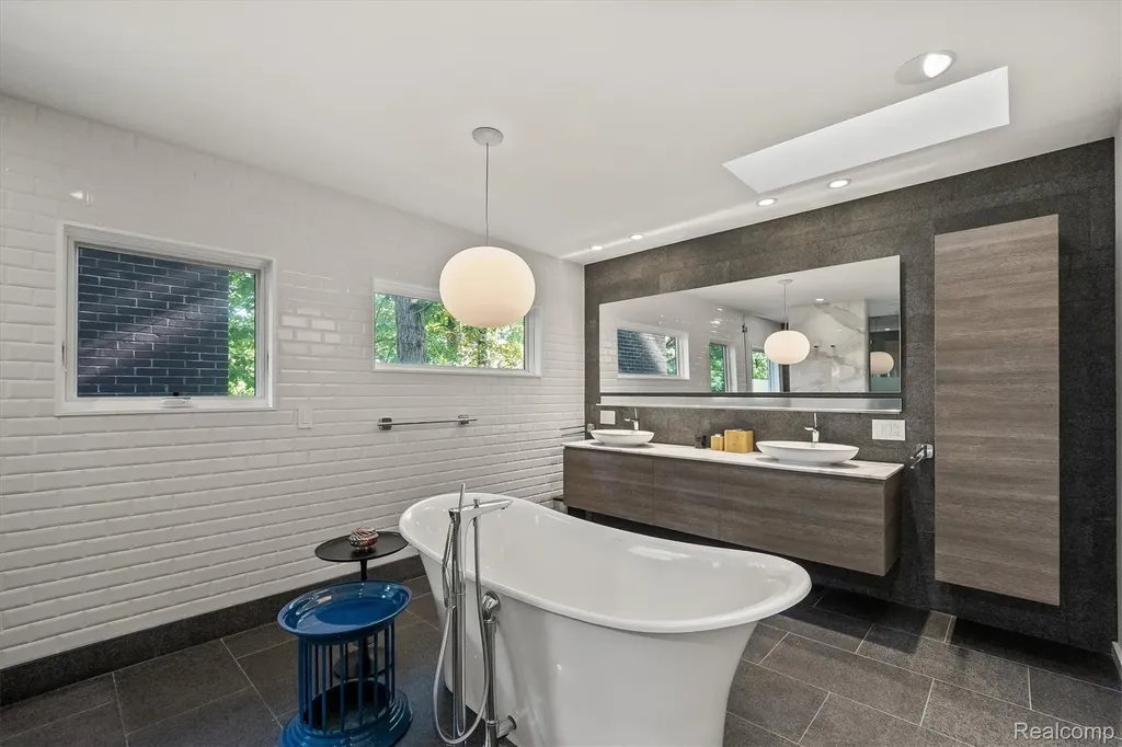 7371 Lindenmere Drive Bloomfield Hills City MI 48301
