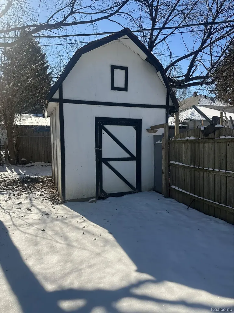 187 NE Nebraska Avenue Pontiac City MI 48341
