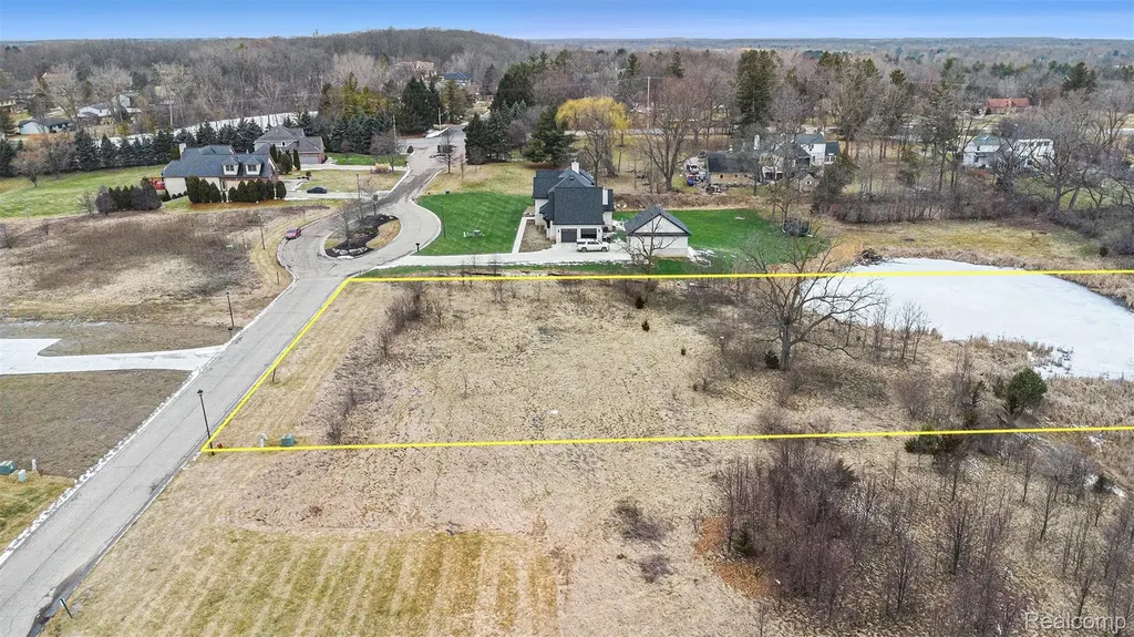 Unit 20 Fairway Trail Grand Blanc Charter Township MI 48439