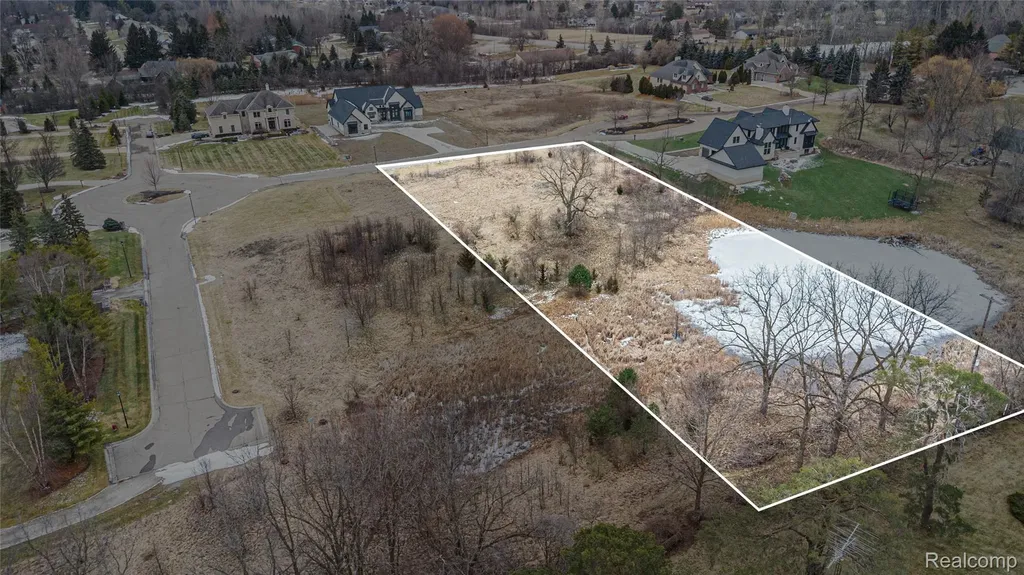 Unit 20 Fairway Trail Grand Blanc Charter Township MI 48439