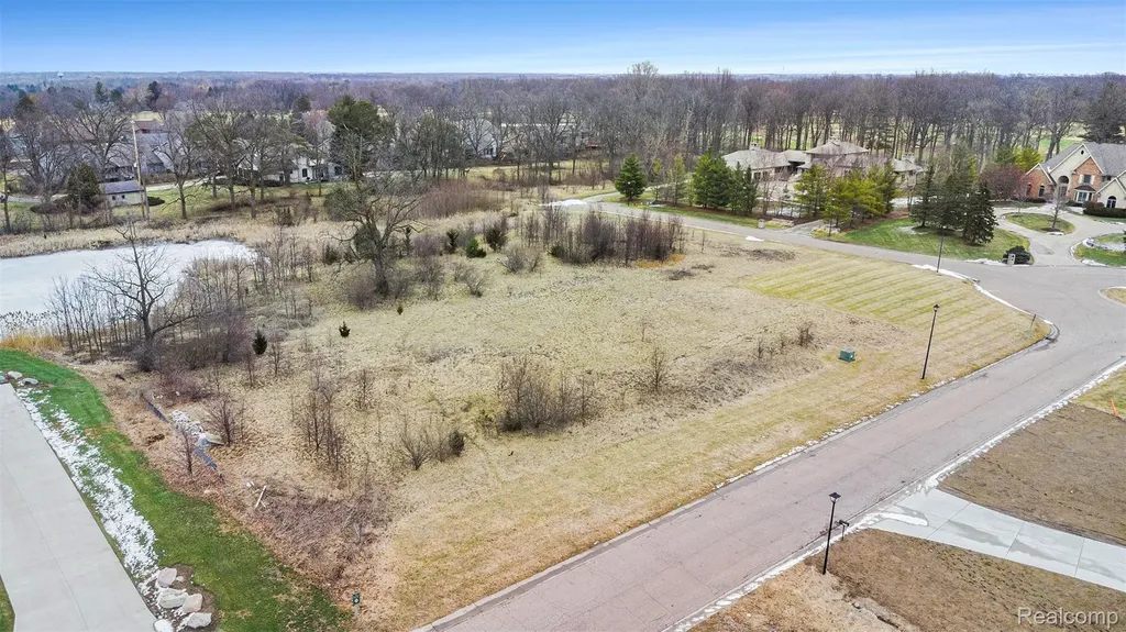 Unit 20 Fairway Trail Grand Blanc Charter Township MI 48439