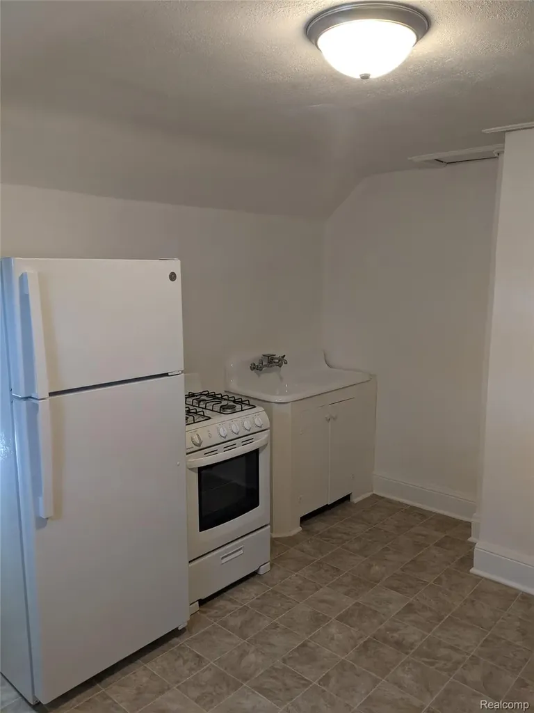 2333 Benjamin Street Saginaw City MI 48602