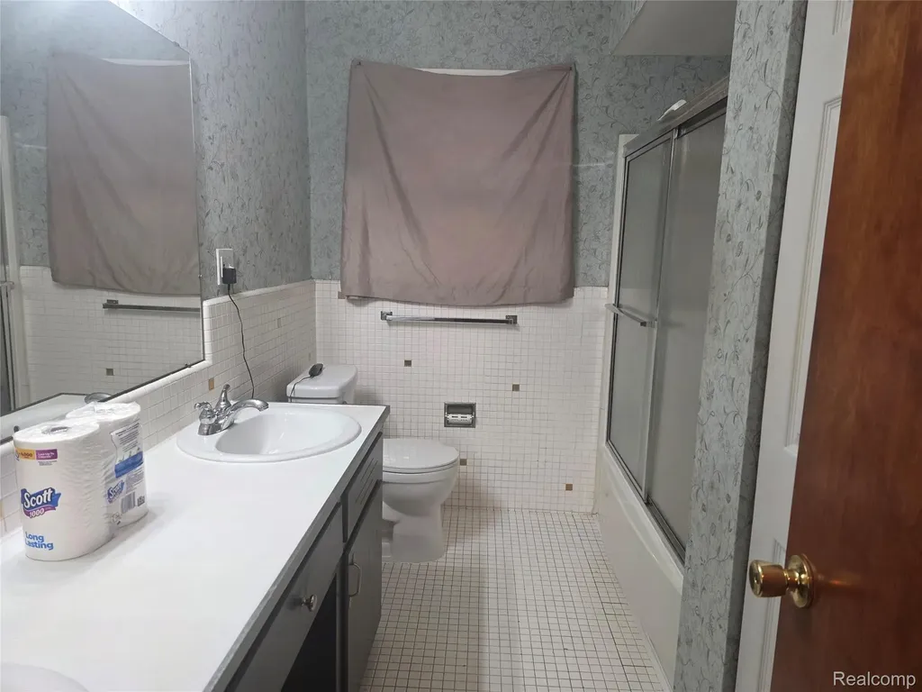 1842 Lathers Street Garden City City MI 48135