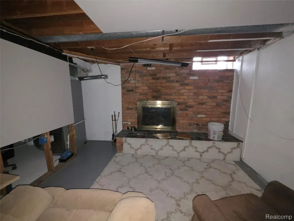 1842 Lathers Street Garden City City MI 48135