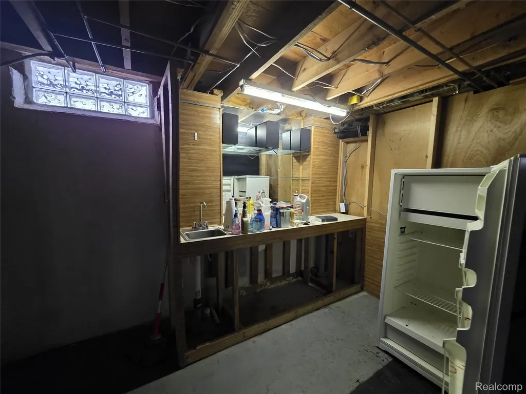 1842 Lathers Street Garden City City MI 48135