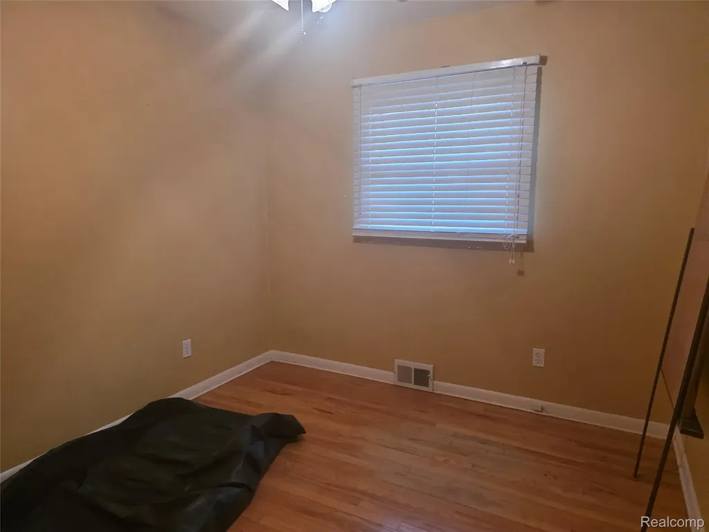 1842 Lathers Street Garden City City MI 48135