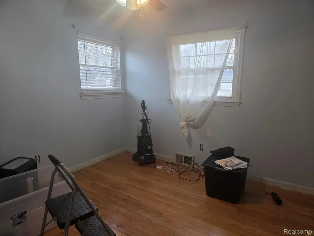 1842 Lathers Street Garden City City MI 48135