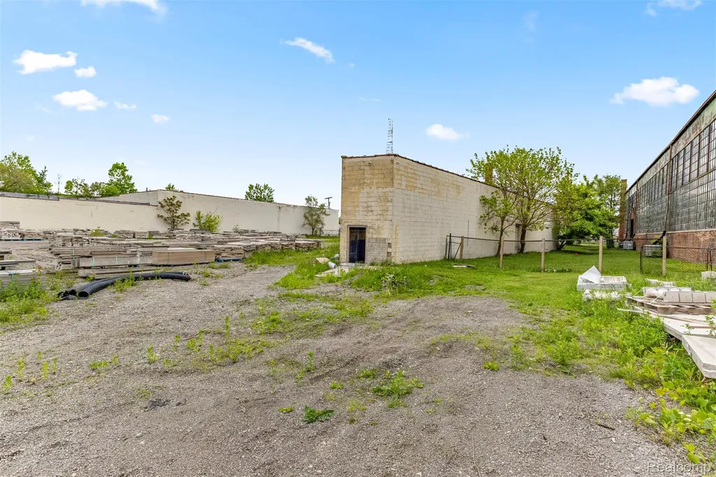 12950 Lyndon Street Detroit City MI 48227