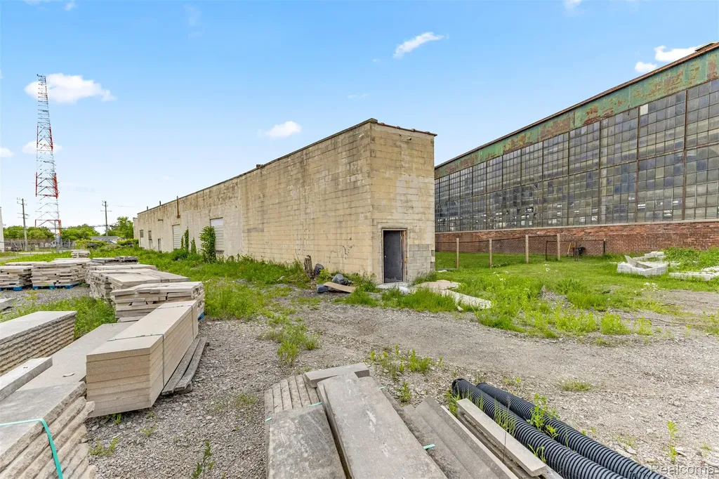 12950 Lyndon Street Detroit City MI 48227