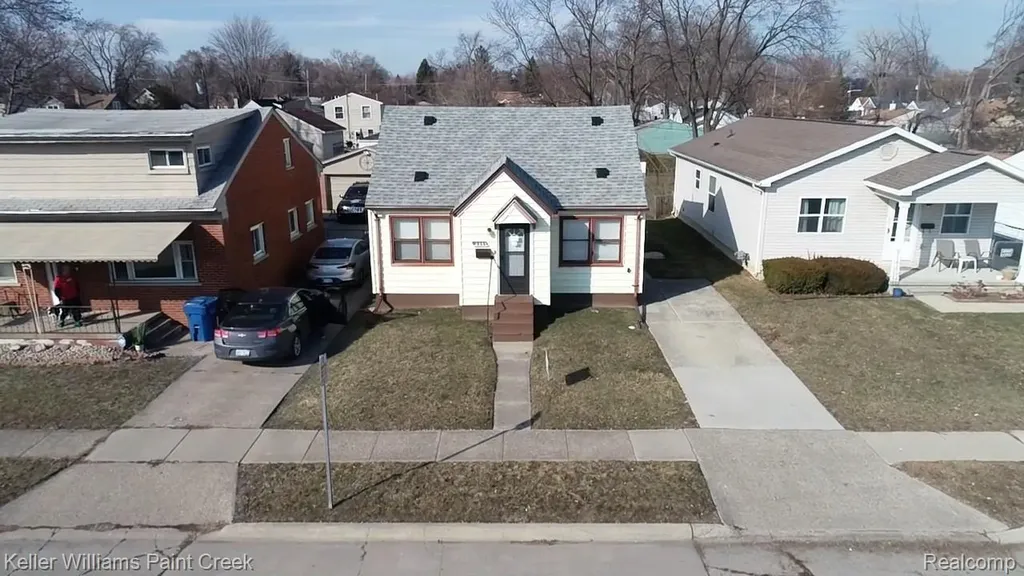 8493 Jewett Avenue Warren City MI 48089