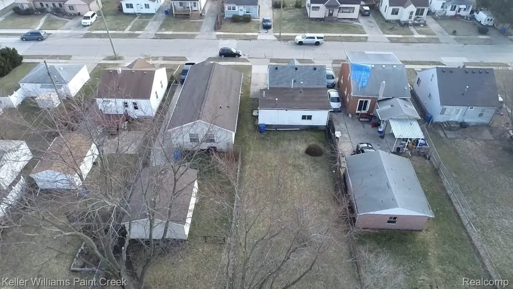 8493 Jewett Avenue Warren City MI 48089