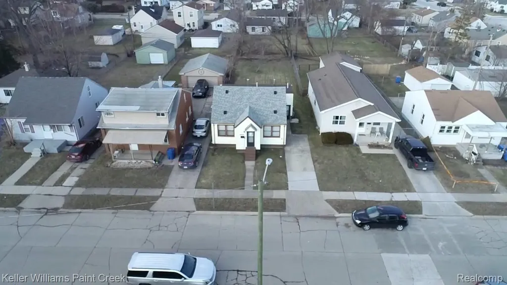 8493 Jewett Avenue Warren City MI 48089