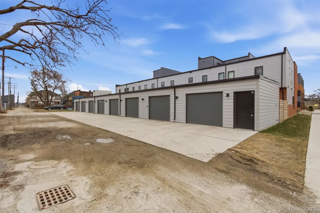 2744 Harrison Street Detroit City MI 48216