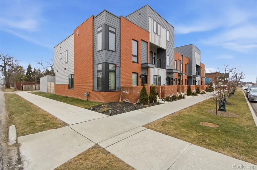2744 Harrison Street Detroit City MI 48216