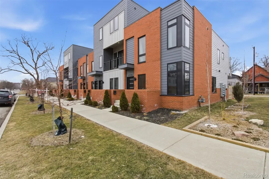 2744 Harrison Street Detroit City MI 48216