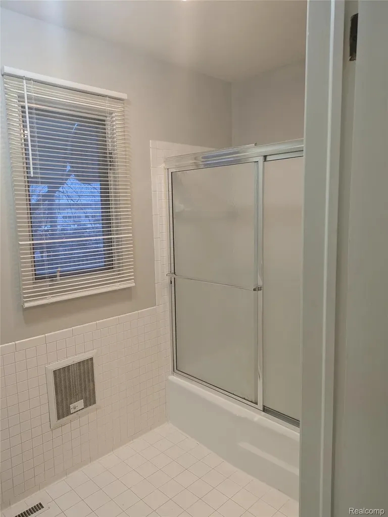 1939 Laurel Oak Dr Laurel Oak Drive Flint City MI 48507