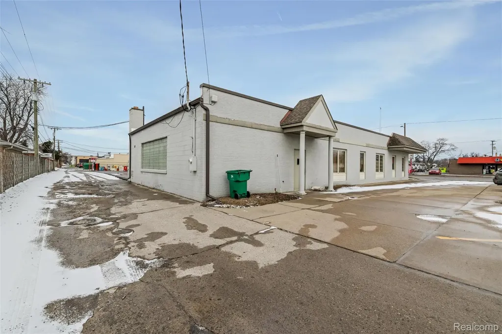 18400 E 9 Mile Road E Eastpointe City MI 48021