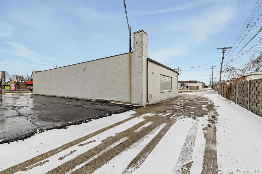 18400 E 9 Mile Road E Eastpointe City MI 48021