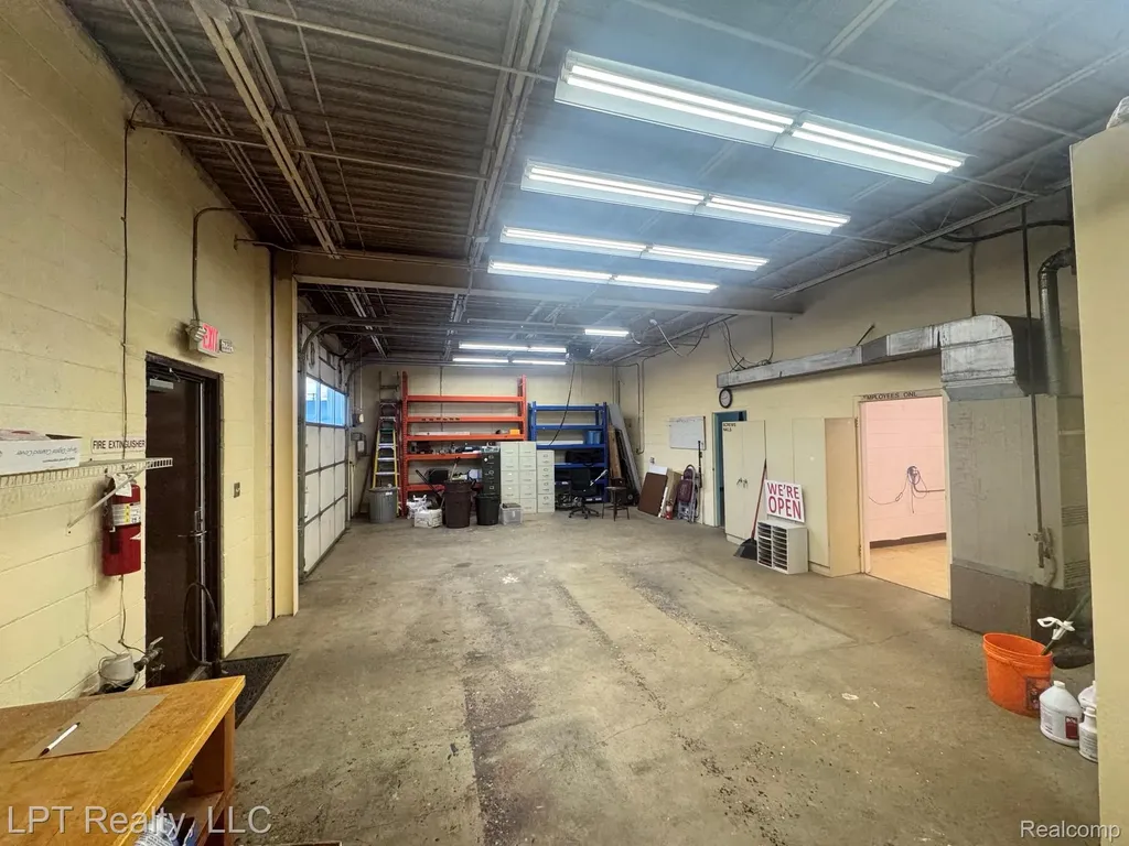17140 Ecorse Road Allen Park City MI 48101