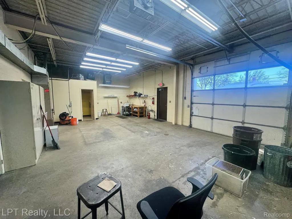 17140 Ecorse Road Allen Park City MI 48101