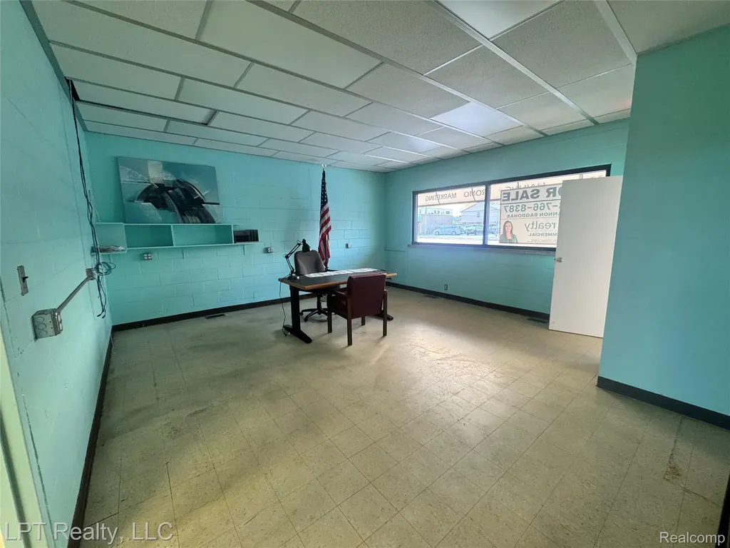 17140 Ecorse Road Allen Park City MI 48101