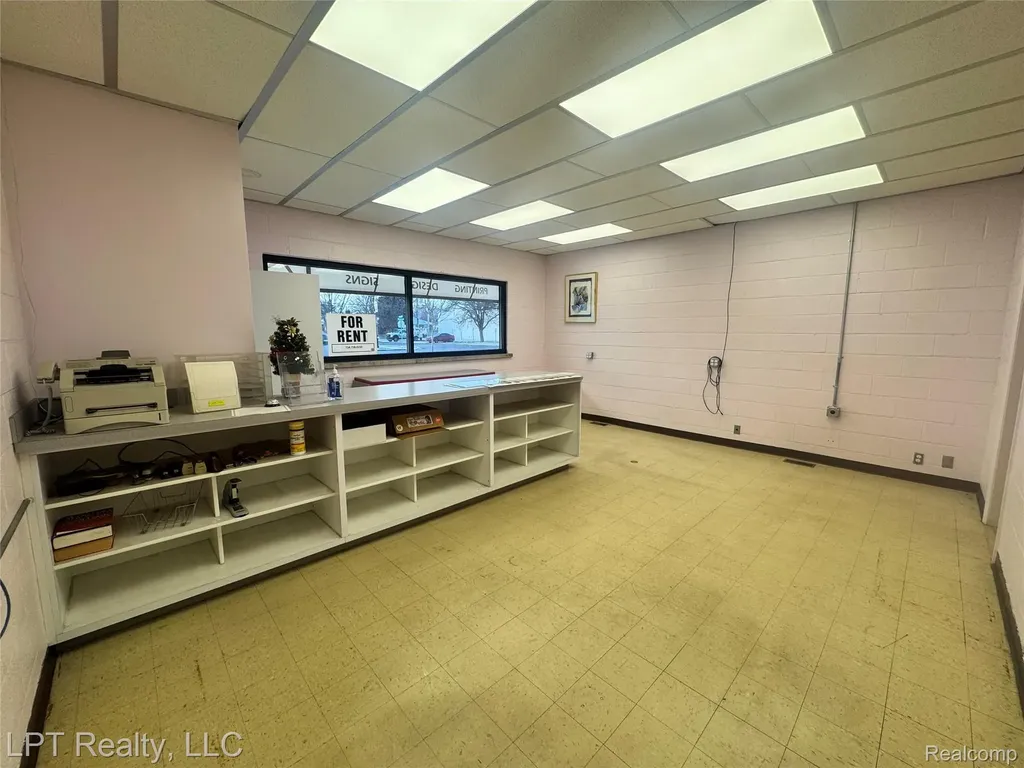 17140 Ecorse Road Allen Park City MI 48101