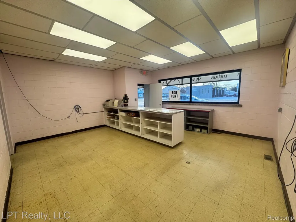 17140 Ecorse Road Allen Park City MI 48101