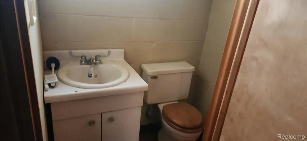 23466 Audrey Avenue Warren City MI 48091