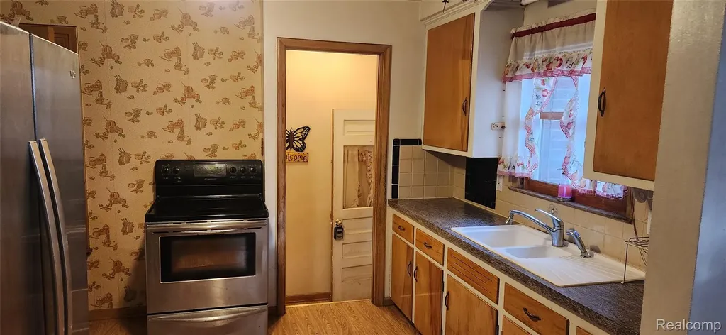 23466 Audrey Avenue Warren City MI 48091