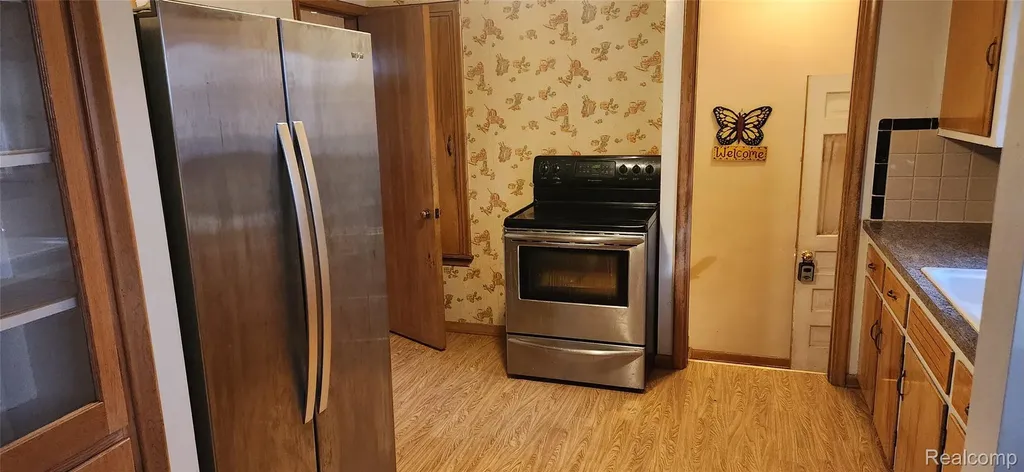 23466 Audrey Avenue Warren City MI 48091