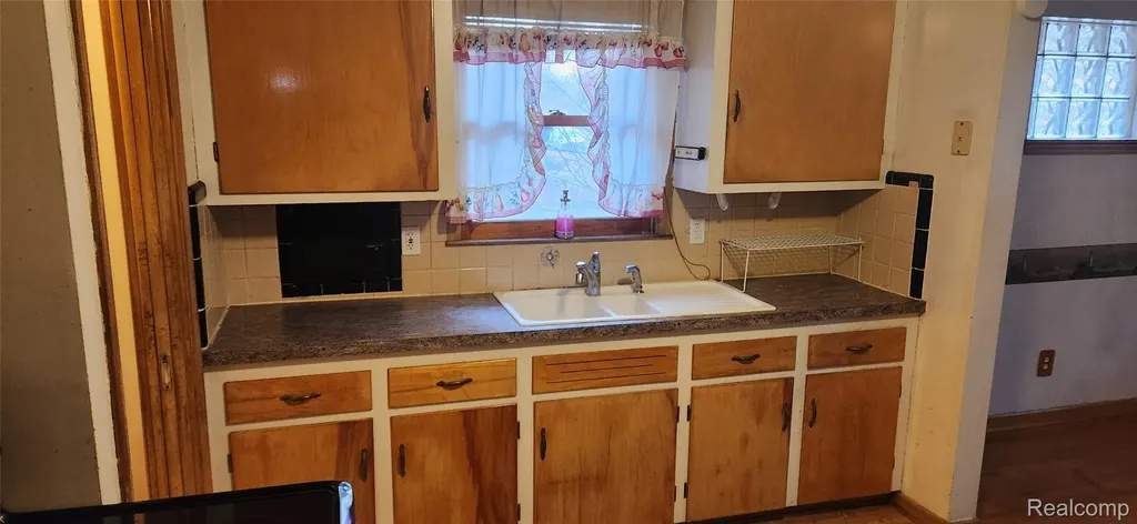 23466 Audrey Avenue Warren City MI 48091