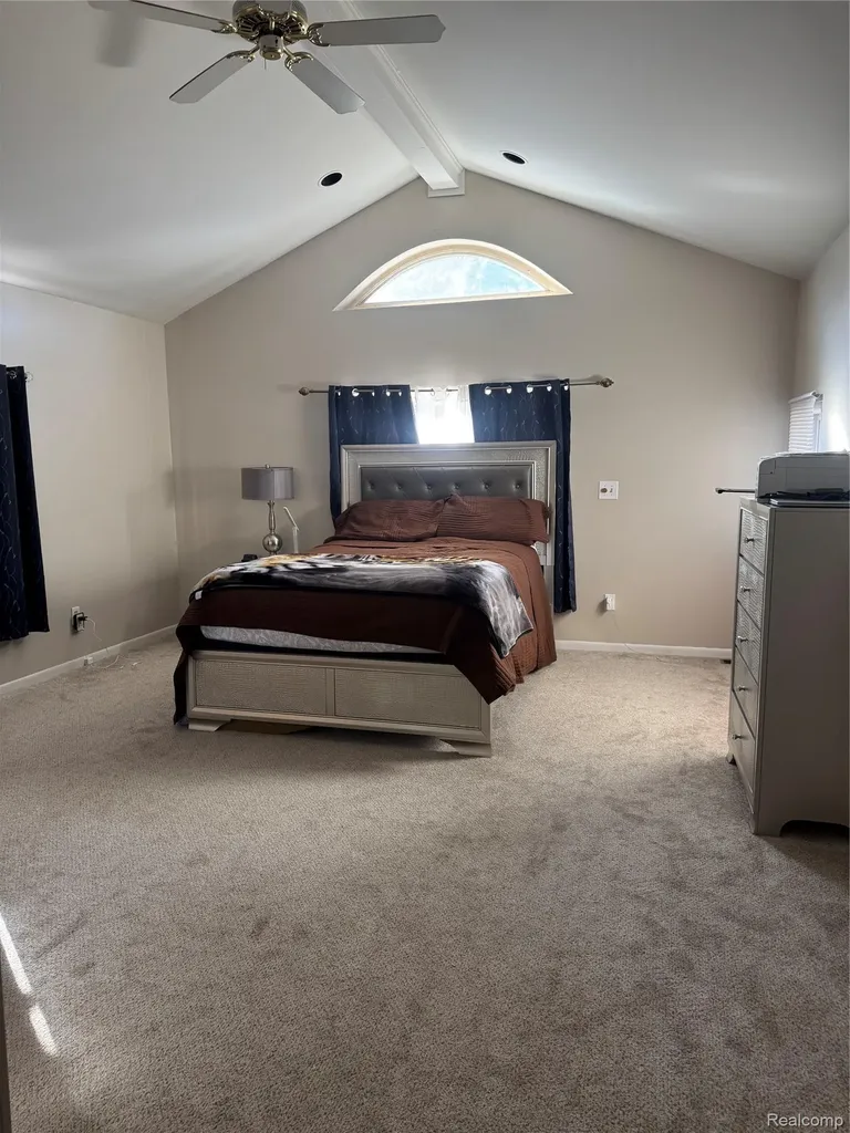 32075 Saint Annes Dr Drive Warren City MI 48092