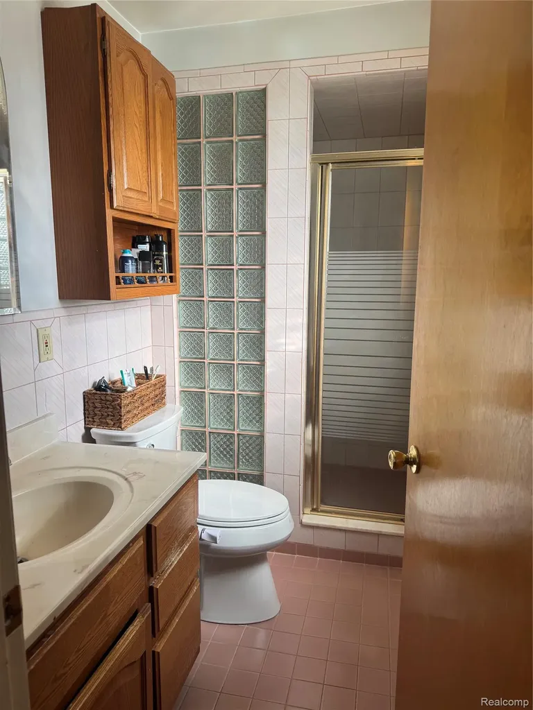 32075 Saint Annes Dr Drive Warren City MI 48092