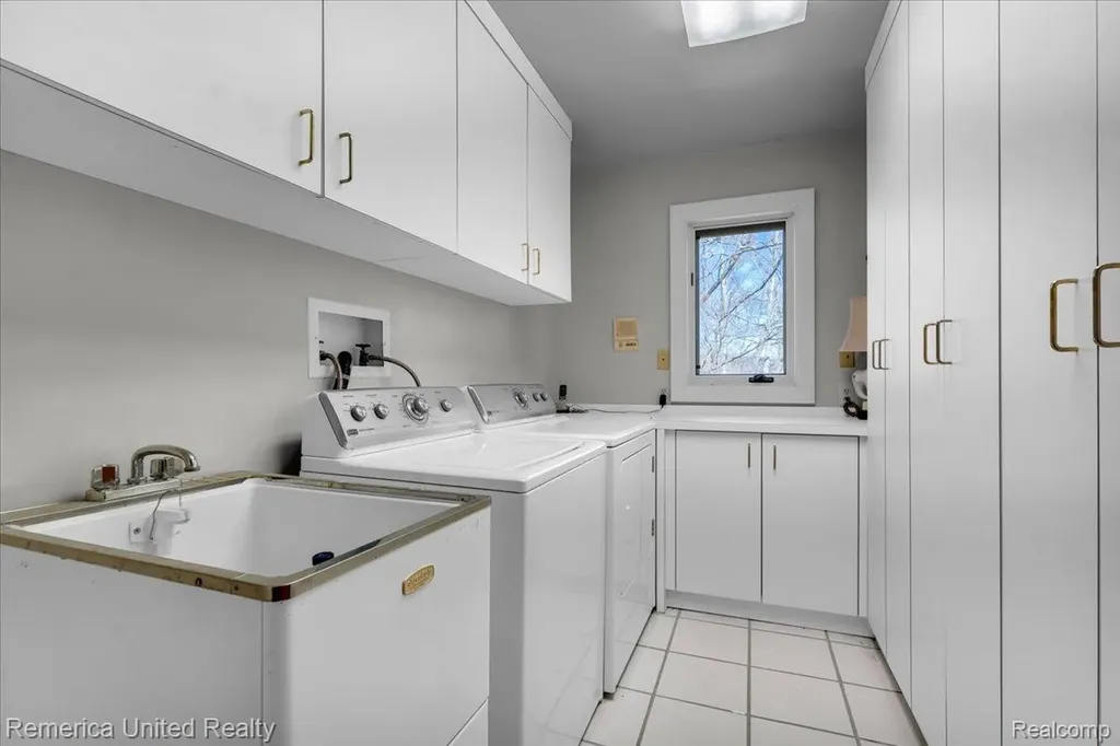 2457 Spring Lake Lane Brighton Township MI 48114