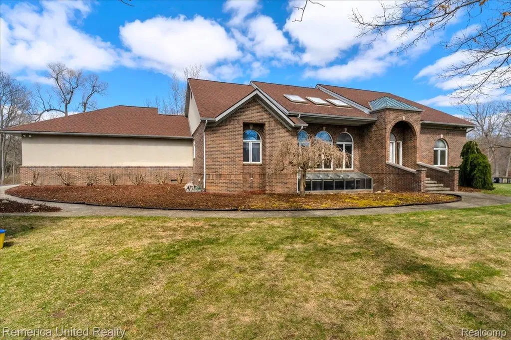 2457 Spring Lake Lane Brighton Township MI 48114
