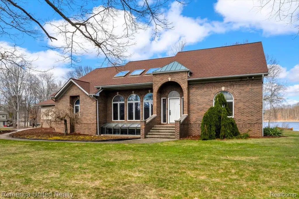 2457 Spring Lake Lane Brighton Township MI 48114