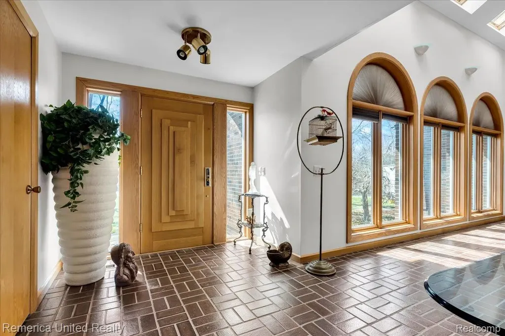 2457 Spring Lake Lane Brighton Township MI 48114