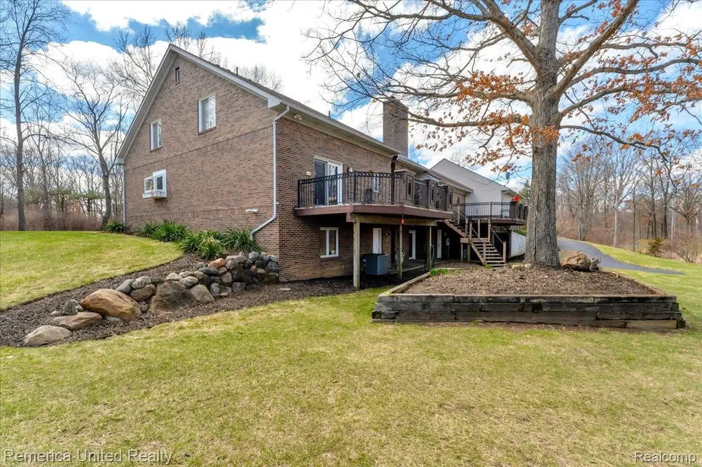 2457 Spring Lake Lane Brighton Township MI 48114
