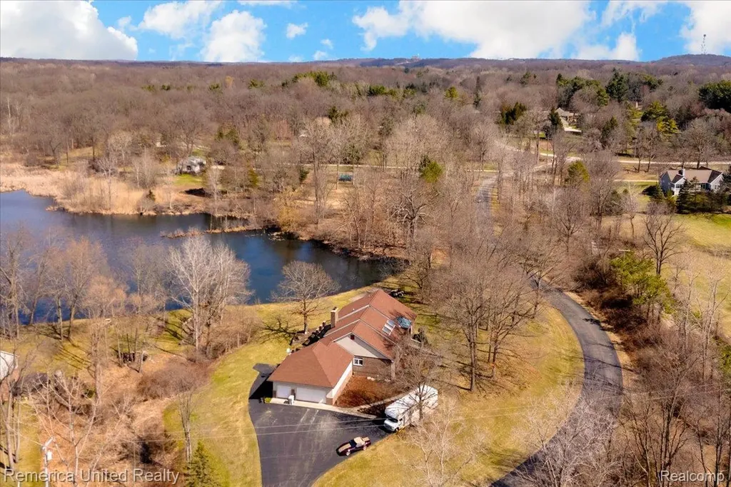 2457 Spring Lake Lane Brighton Township MI 48114