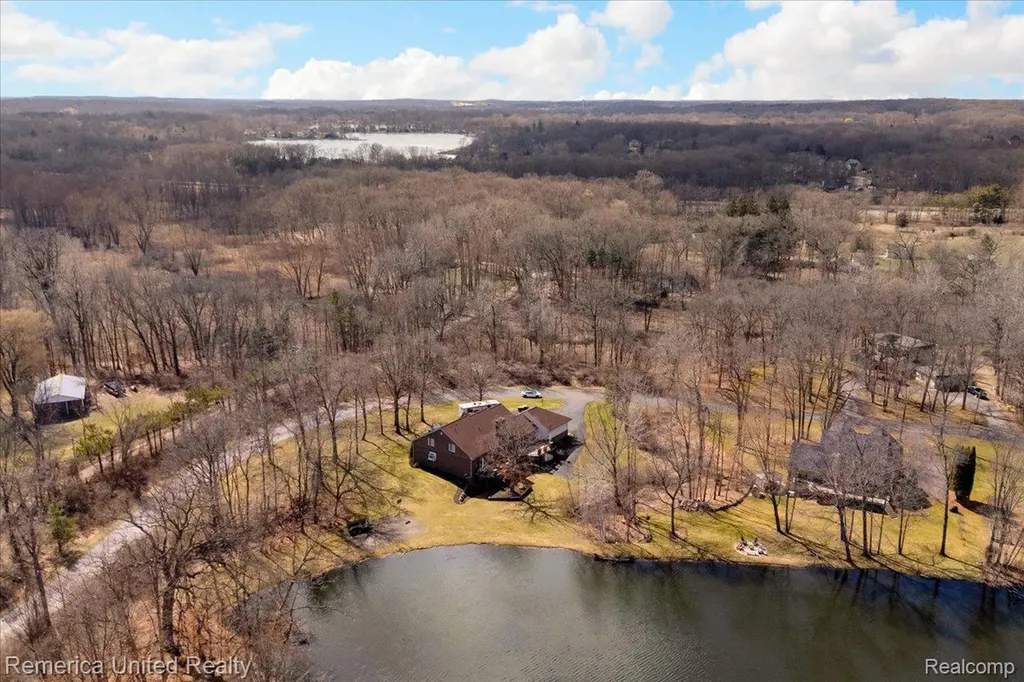 2457 Spring Lake Lane Brighton Township MI 48114